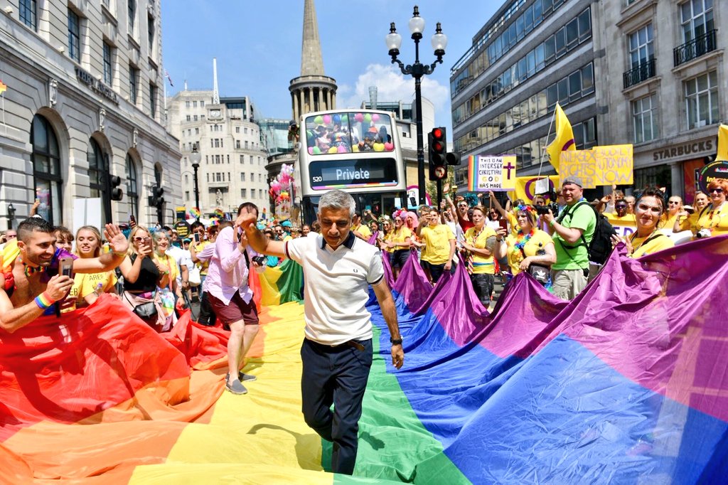 倫敦市長薩迪克汗曾參加同志遊行