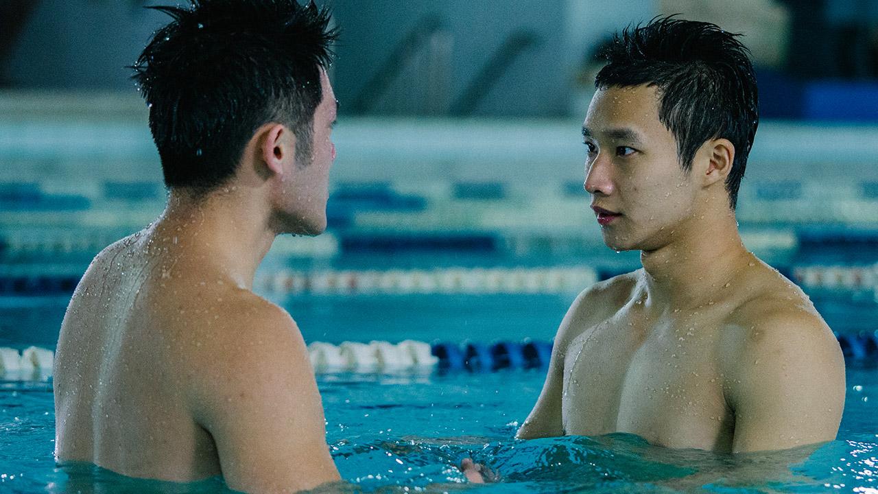 Huang Guan Zhi shares his ice-cube abs in the film "Little Man" .